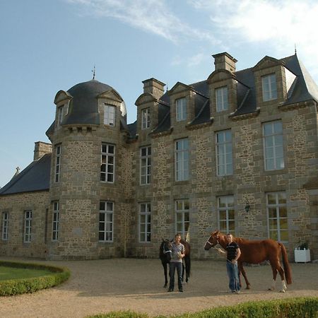 ホテル Chateau Du Bois-Guy Golf Parigné エクステリア 写真