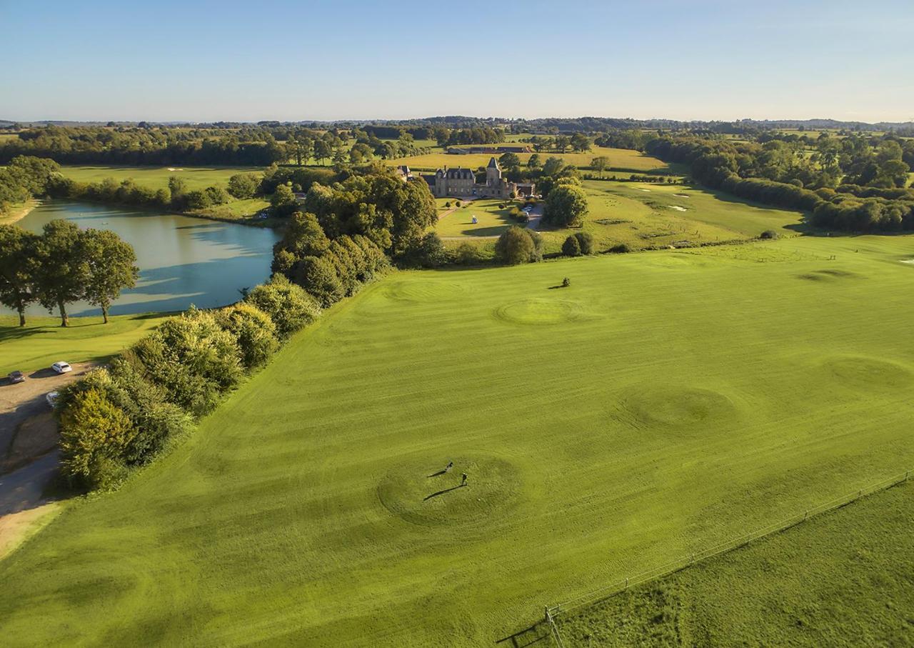 ホテル Chateau Du Bois-Guy Golf Parigné エクステリア 写真