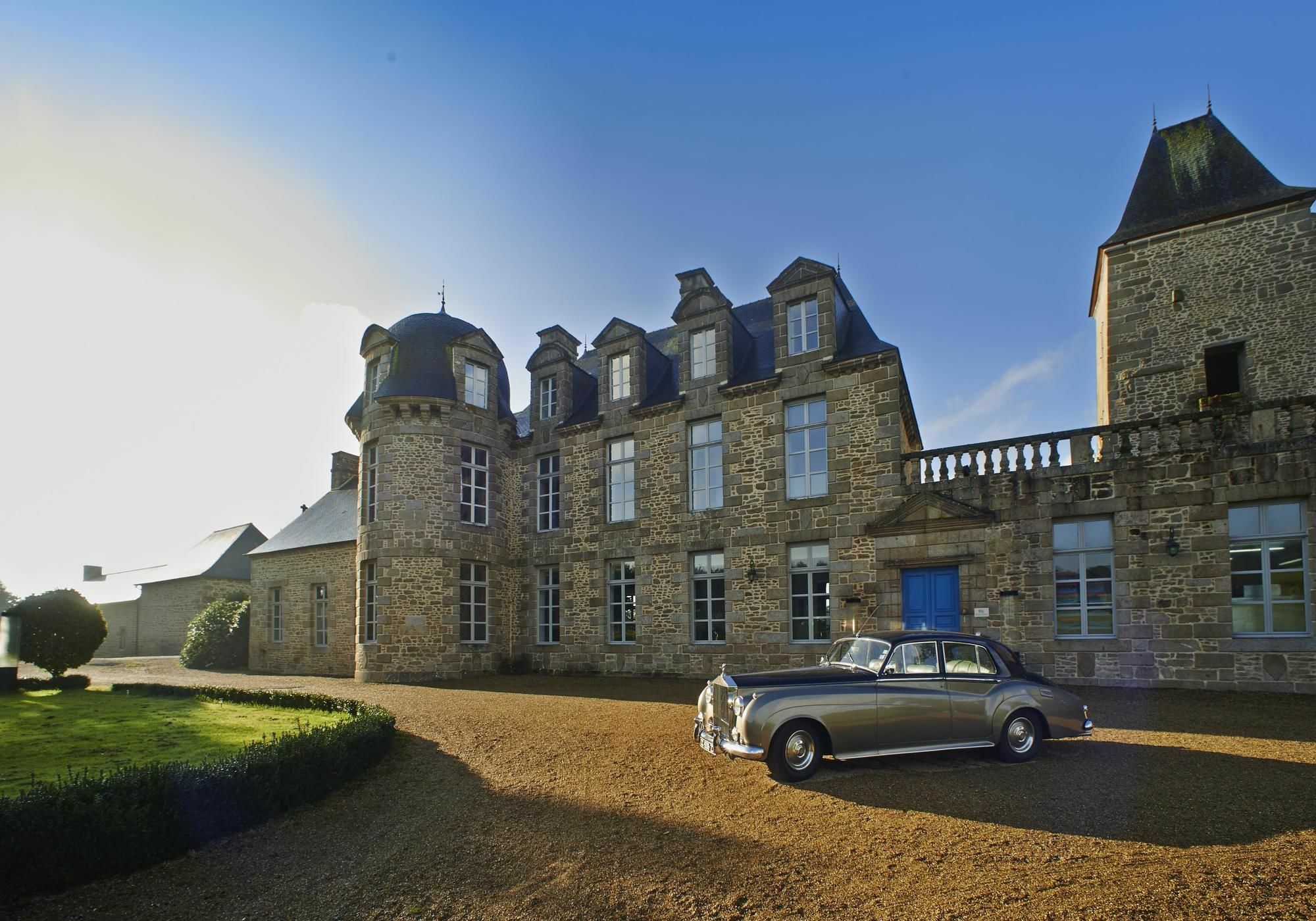 ホテル Chateau Du Bois-Guy Golf Parigné エクステリア 写真